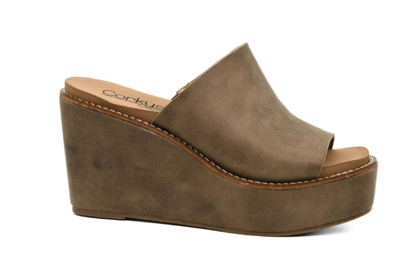 Corly's Mugshot Brown Wedge